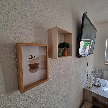 아파트 Ferienwohnung/monteurwohnung Altes Cafe *