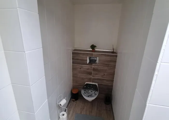 Ferienwohnung/monteurwohnung Altes Cafe Apartman *